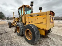 1985 JOHN DEERE 772