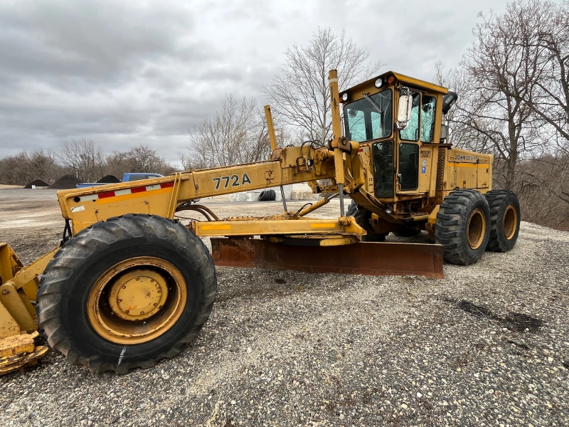 1985 JOHN DEERE 772