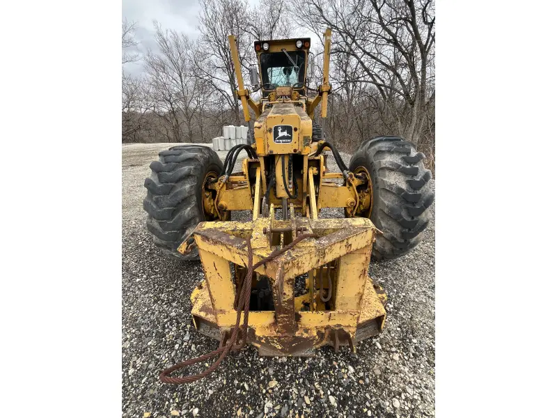 1985 JOHN DEERE 772