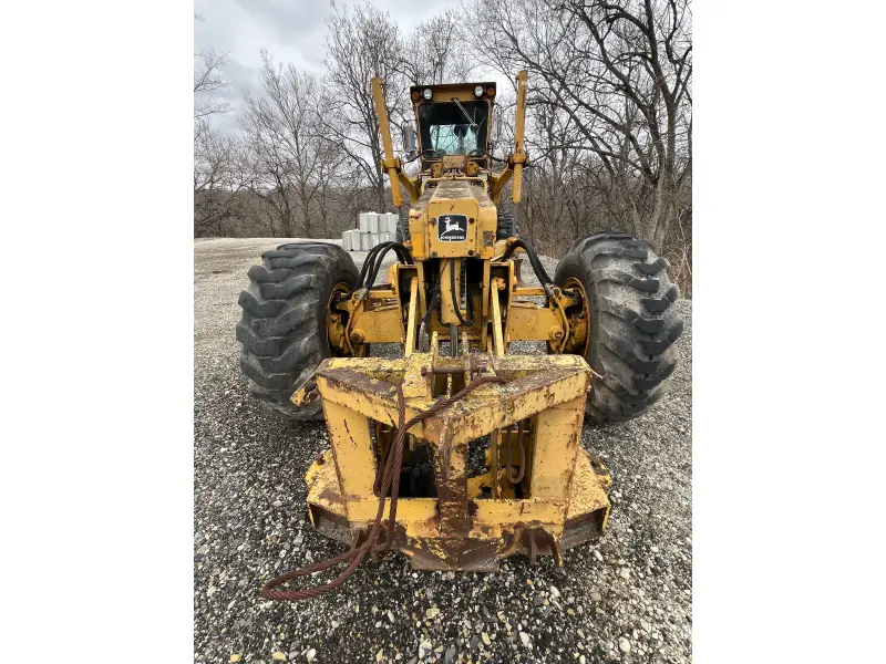 1985 JOHN DEERE 772
