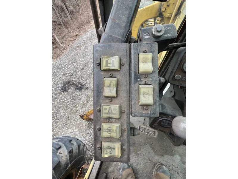 1985 JOHN DEERE 772