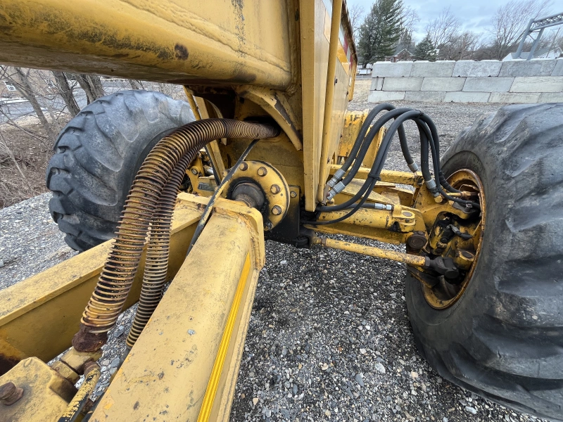 1985 JOHN DEERE 772