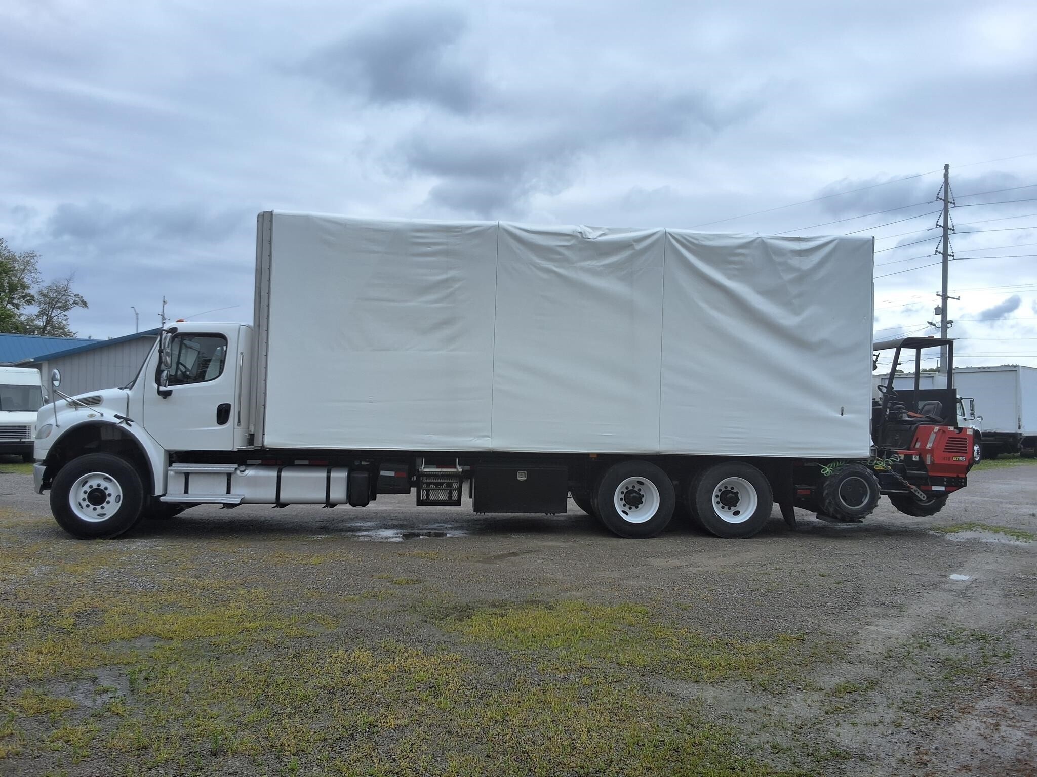 2015 FREIGHTLINER BUSINESS CLASS M2 106 in Fort Wayne, IN