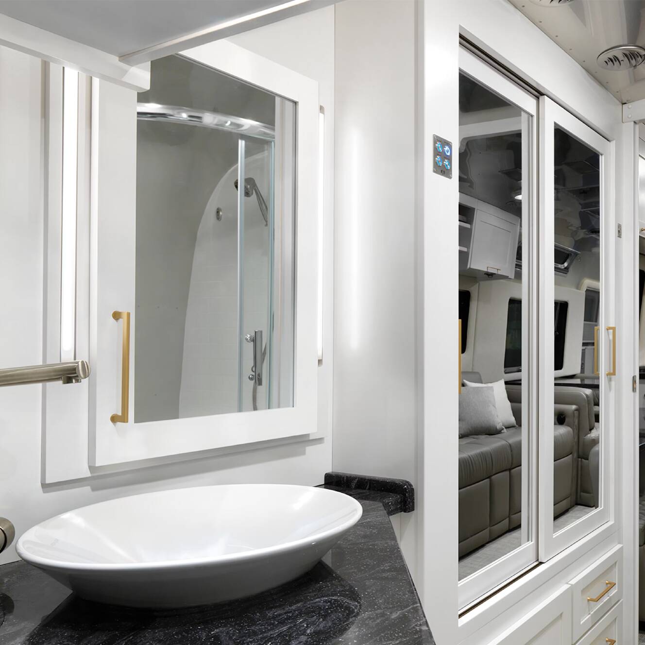 A photo of this 2023 Airstream CLASSIC 33FB