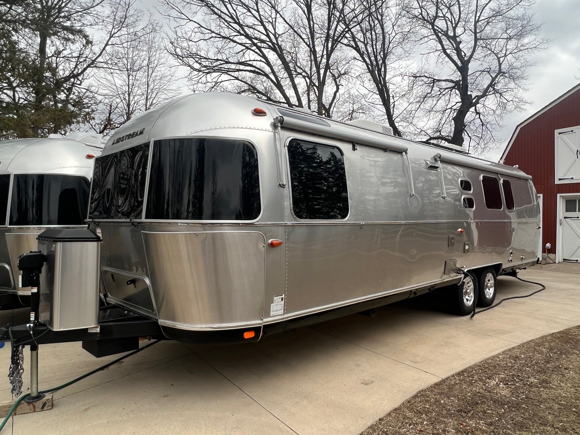 2023 Airstream CLASSIC 33FB in burnsville MN