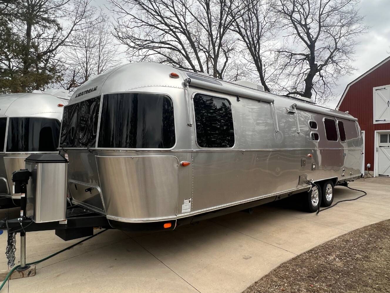 A photo of this 2023 Airstream CLASSIC 33FB