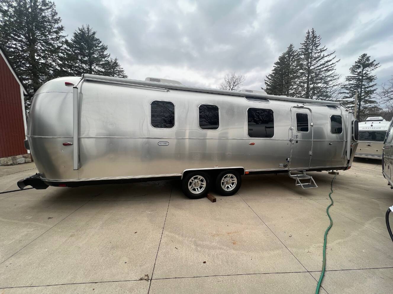 A photo of this 2023 Airstream CLASSIC 33FB