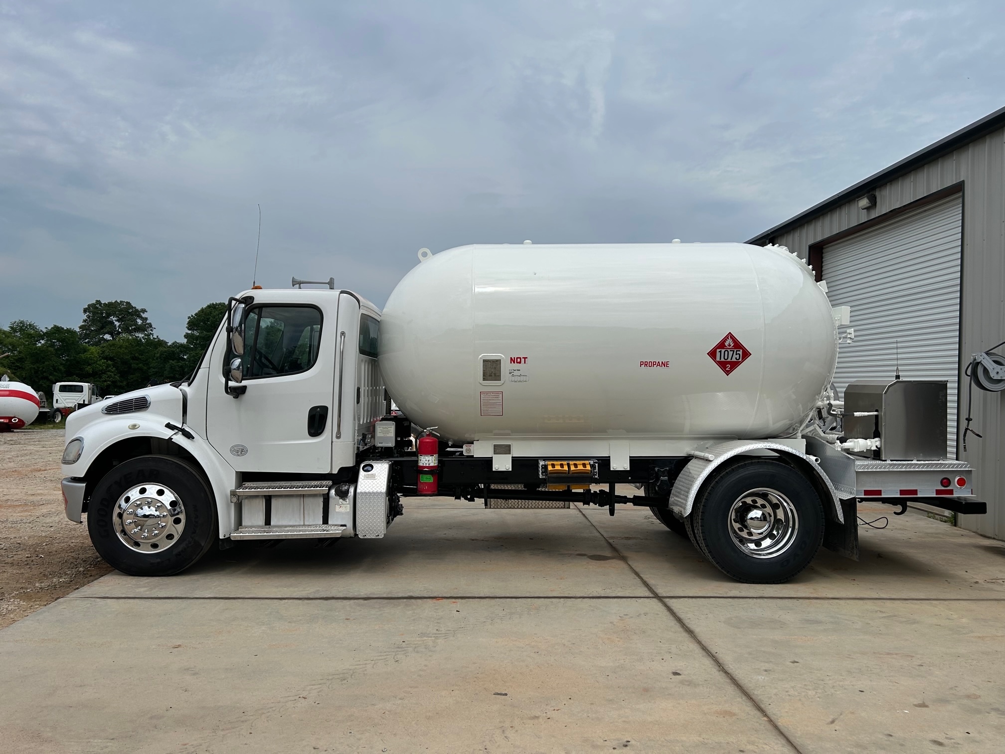 2017 FREIGHTLINER BUSINESS CLASS M2 106 in Miami, FL