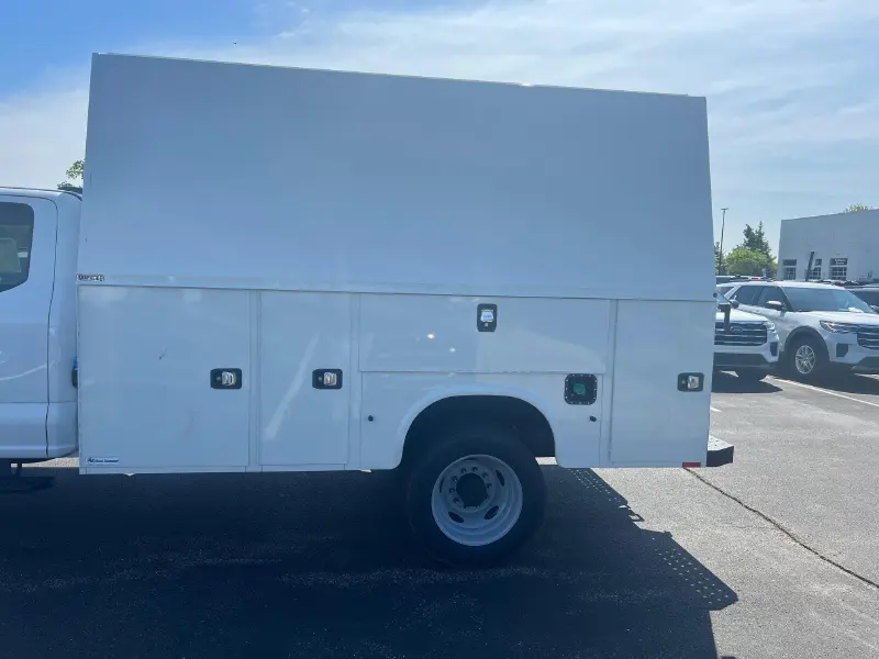 2025 FORD F550