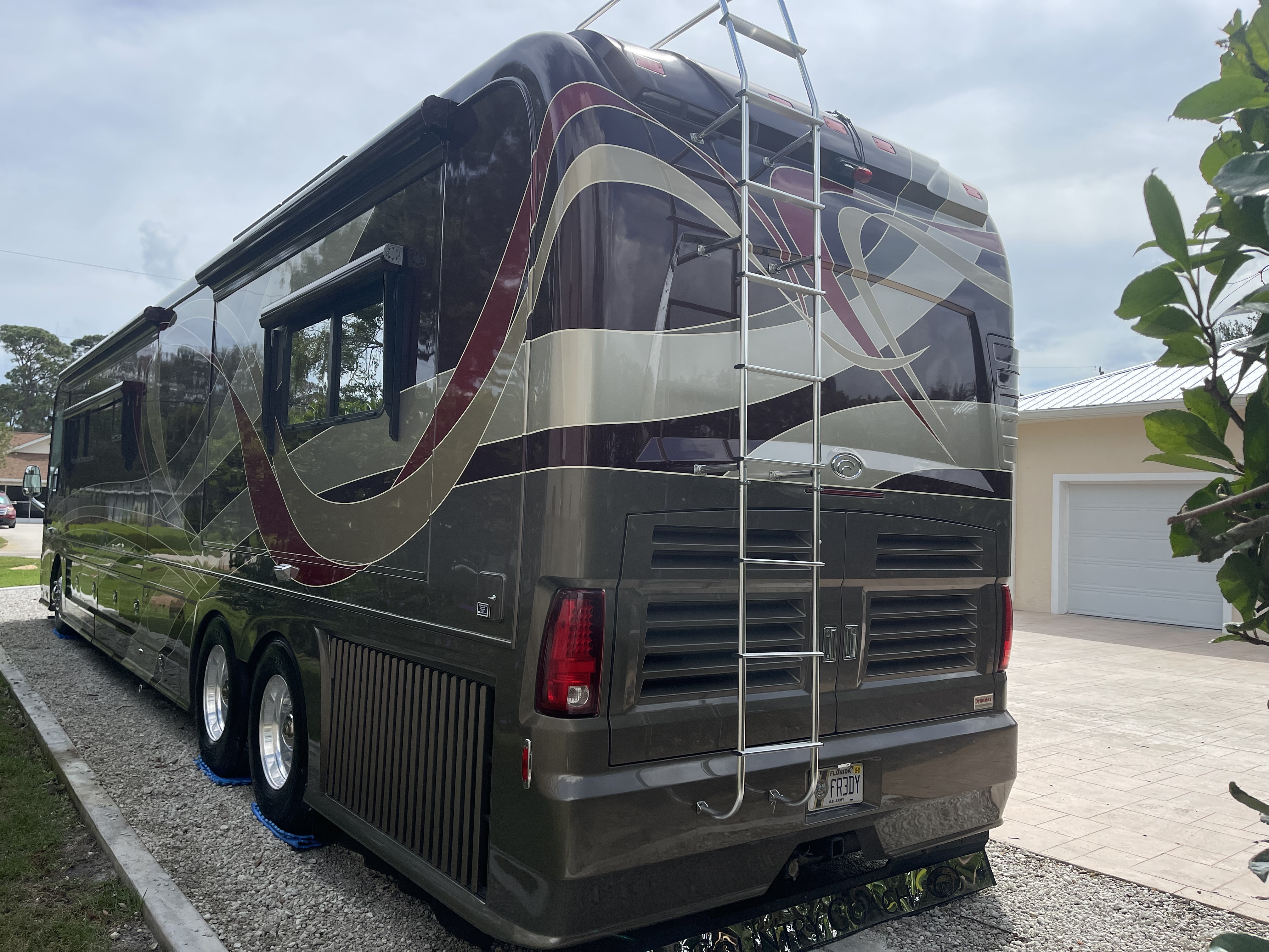 2007 Country Coach INTRIGUE 530 JUBILEE QUAD SLIDE in fort pierce FL