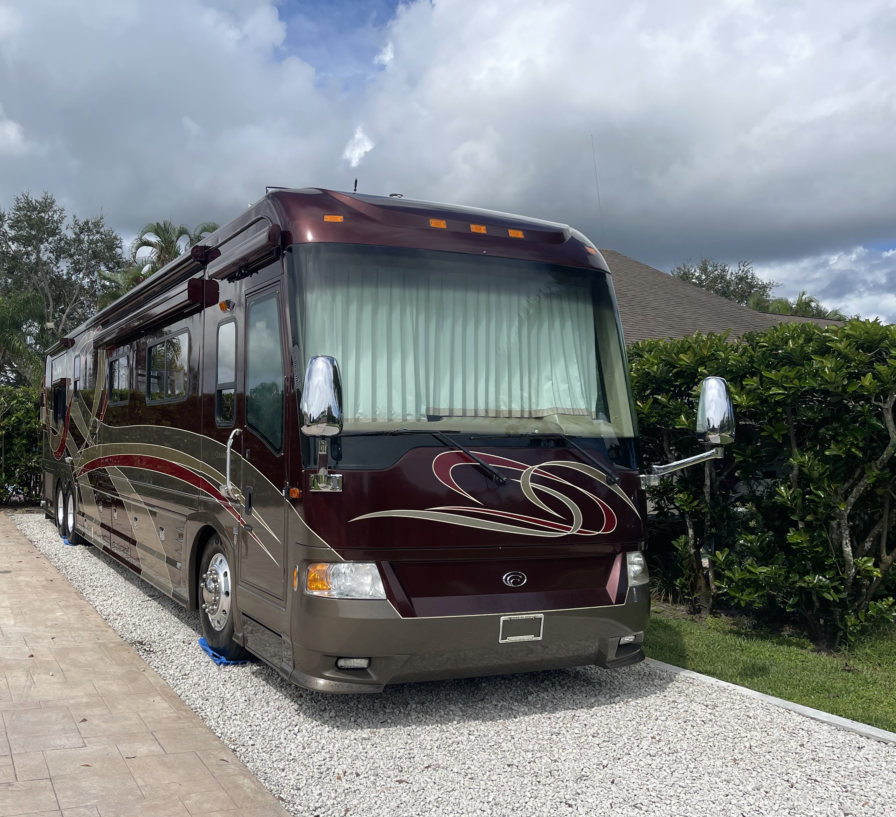 2007 Country Coach INTRIGUE 530 JUBILEE QUAD SLIDE RV