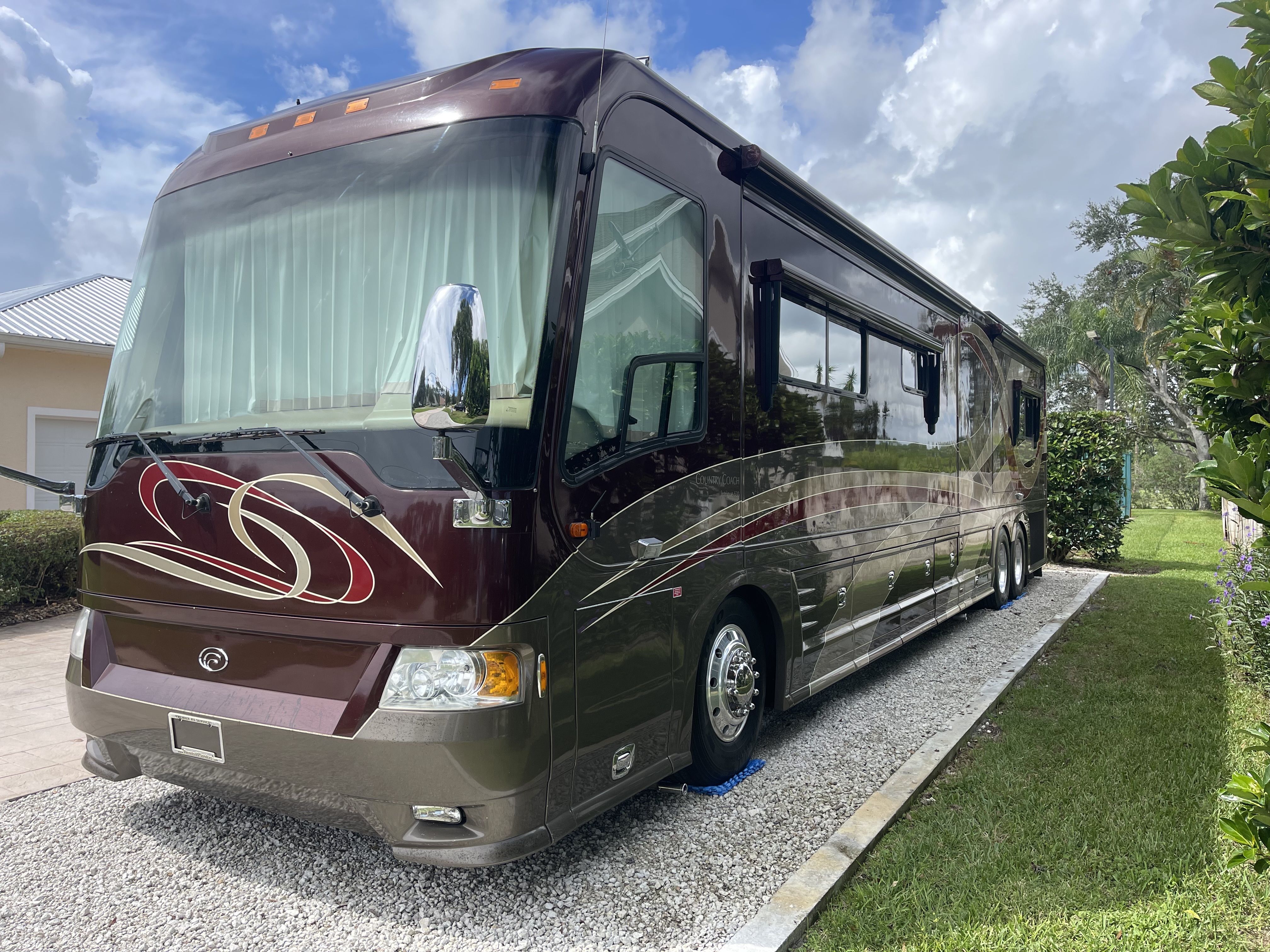 2007 Country Coach INTRIGUE 530 JUBILEE QUAD SLIDE in fort pierce FL