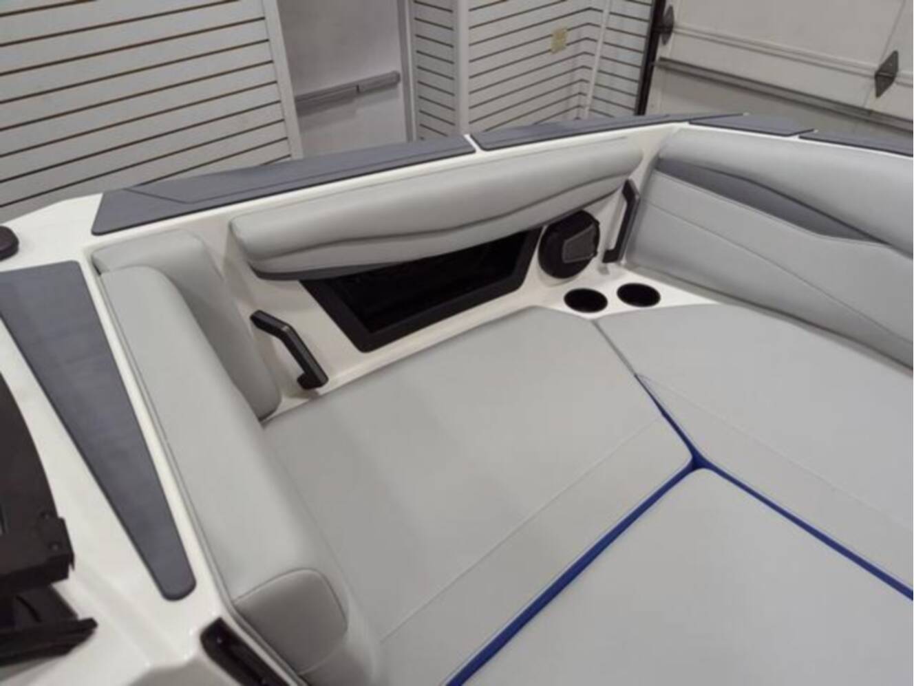 A photo of this 2025 Axis A225
