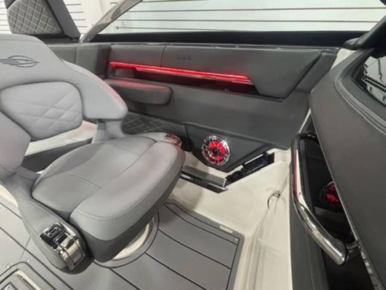 A photo of this 2025 Chaparral 2870 SSX