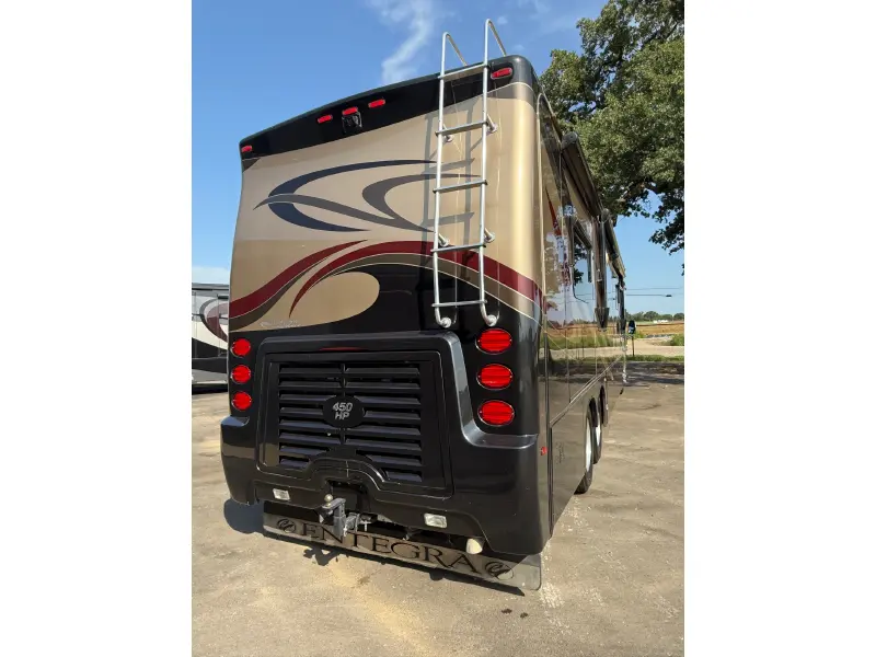 2011 ENTEGRA COACH ANTHEM