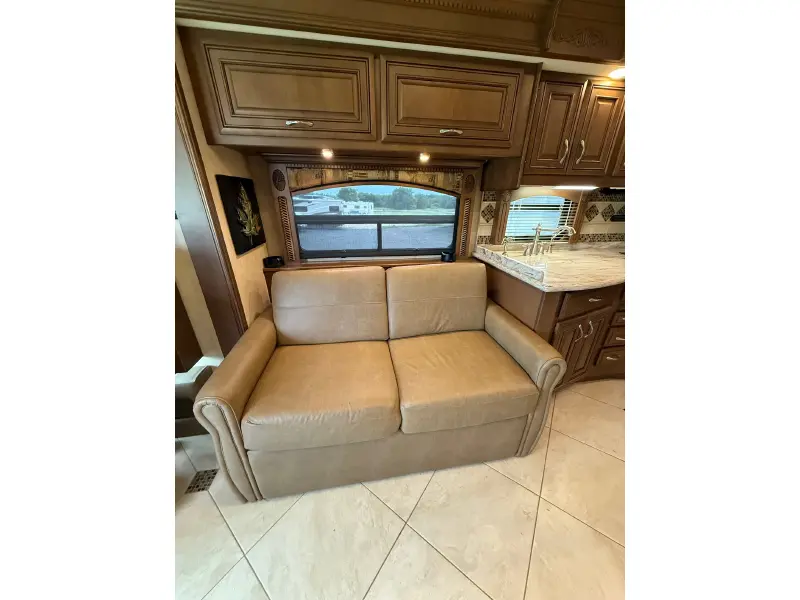 2011 ENTEGRA COACH ANTHEM