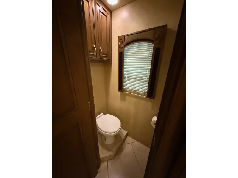 2011 ENTEGRA COACH ANTHEM