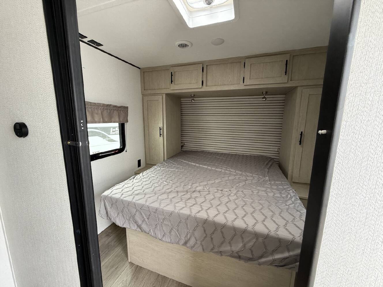 A photo of this 2025 Shasta I-5 526RBS