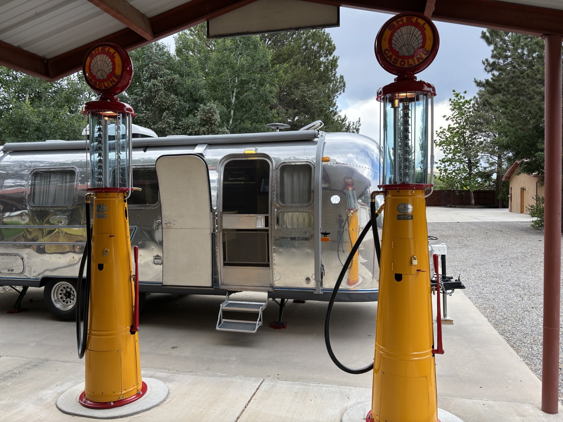 1972 Airstream OVERLANDER LAND YACHT RV