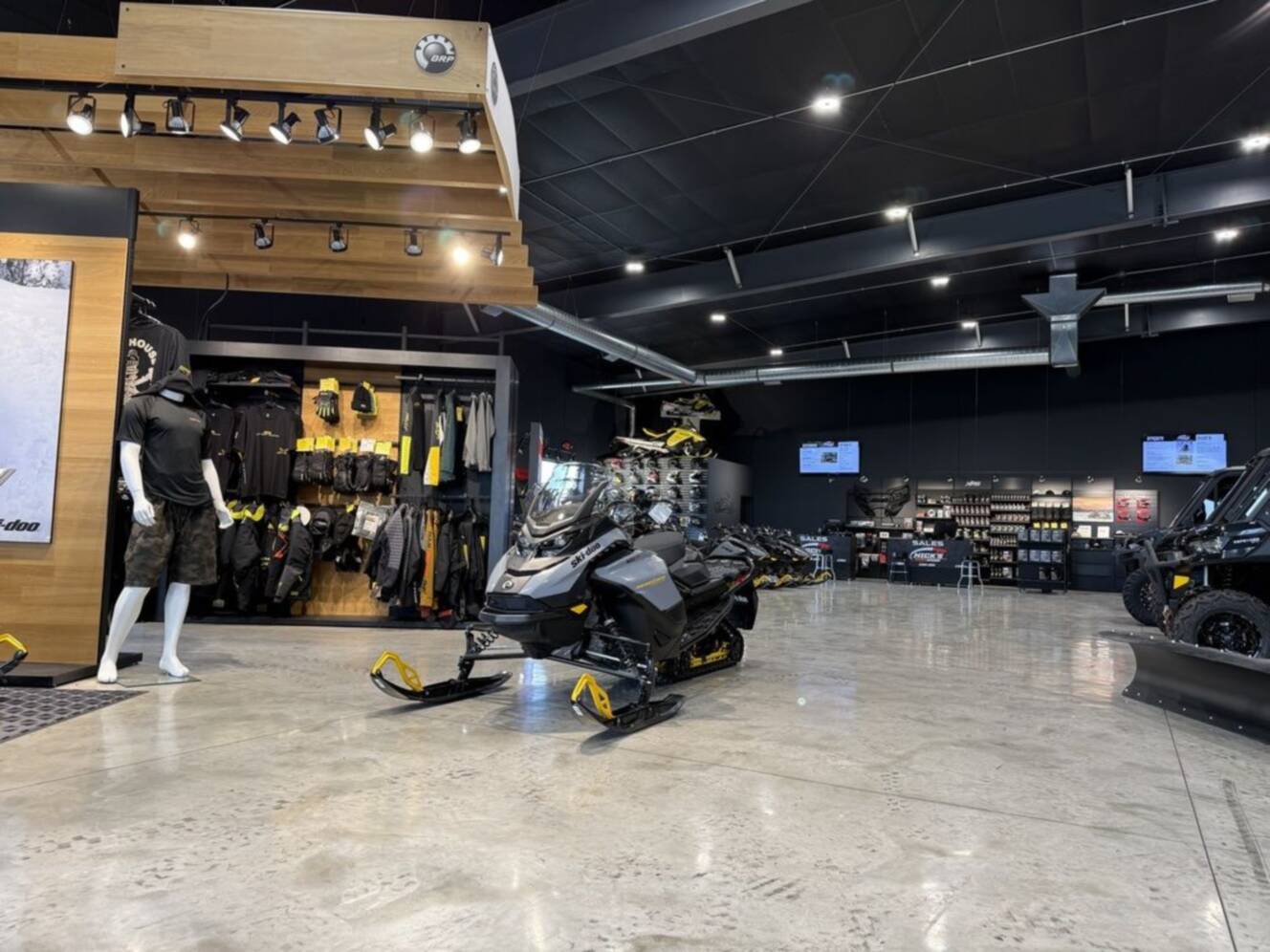 A photo of this 2025 Ski-Doo Renegade® Adrenaline® 900 ACE Turbo RipSaw 1.25_Grey
