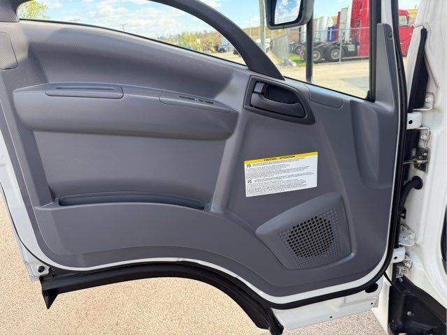 2018 Isuzu NRR photo 3