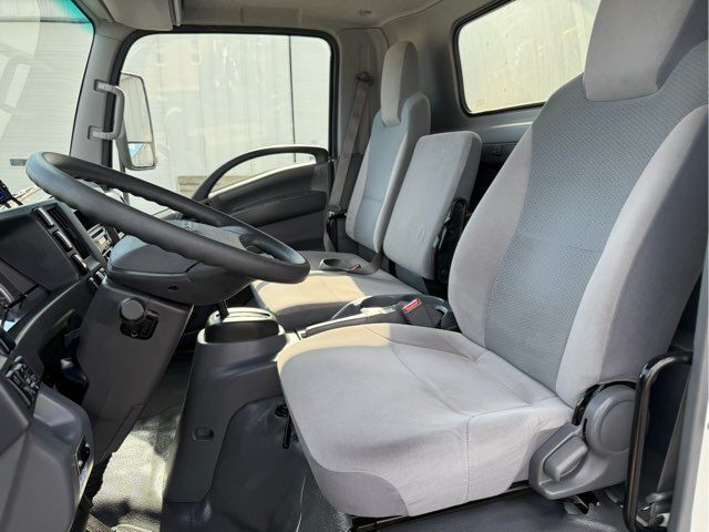 2018 Isuzu NRR photo 4