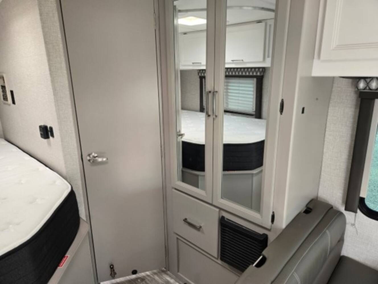 A photo of this 2025 Thor Motor Coach GENEVA 22VT