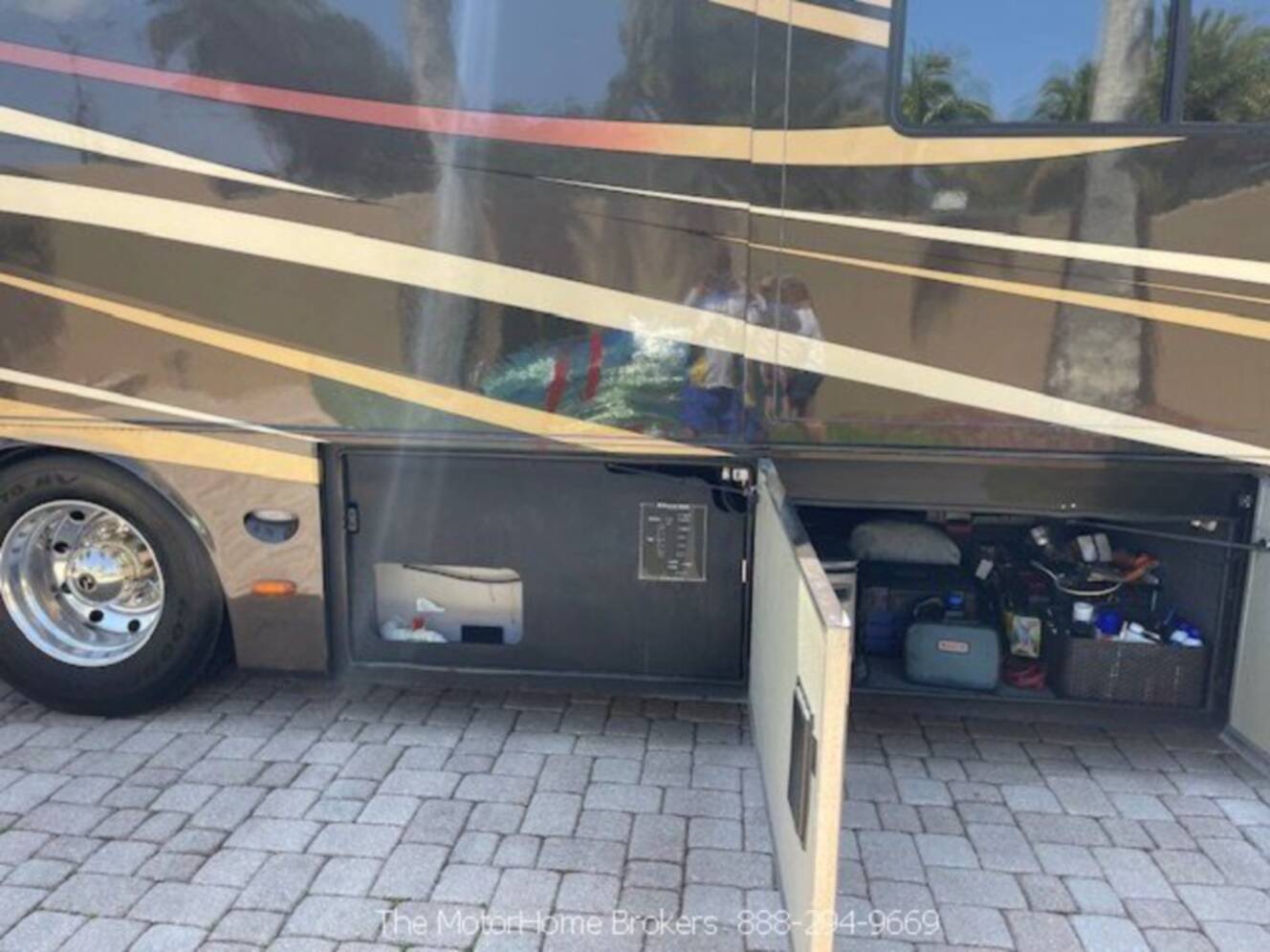 A photo of this 2008 Monaco DYNASTY SQUIRE IV