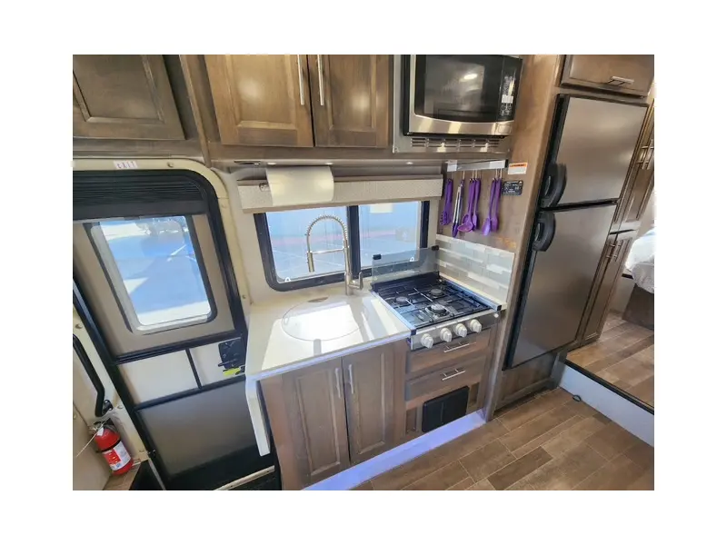 2021 DYNAMAX CORP ISATA 3 SERIES 24RWM