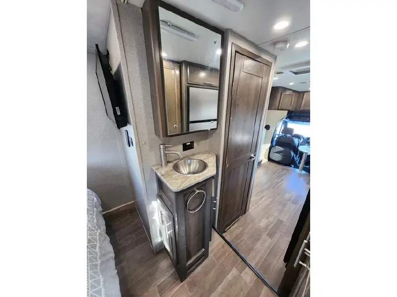 2021 DYNAMAX CORP ISATA 3 SERIES 24RWM