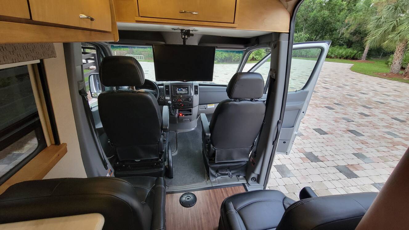 A photo of this 2016 Coachmen GALLERIA 24Q