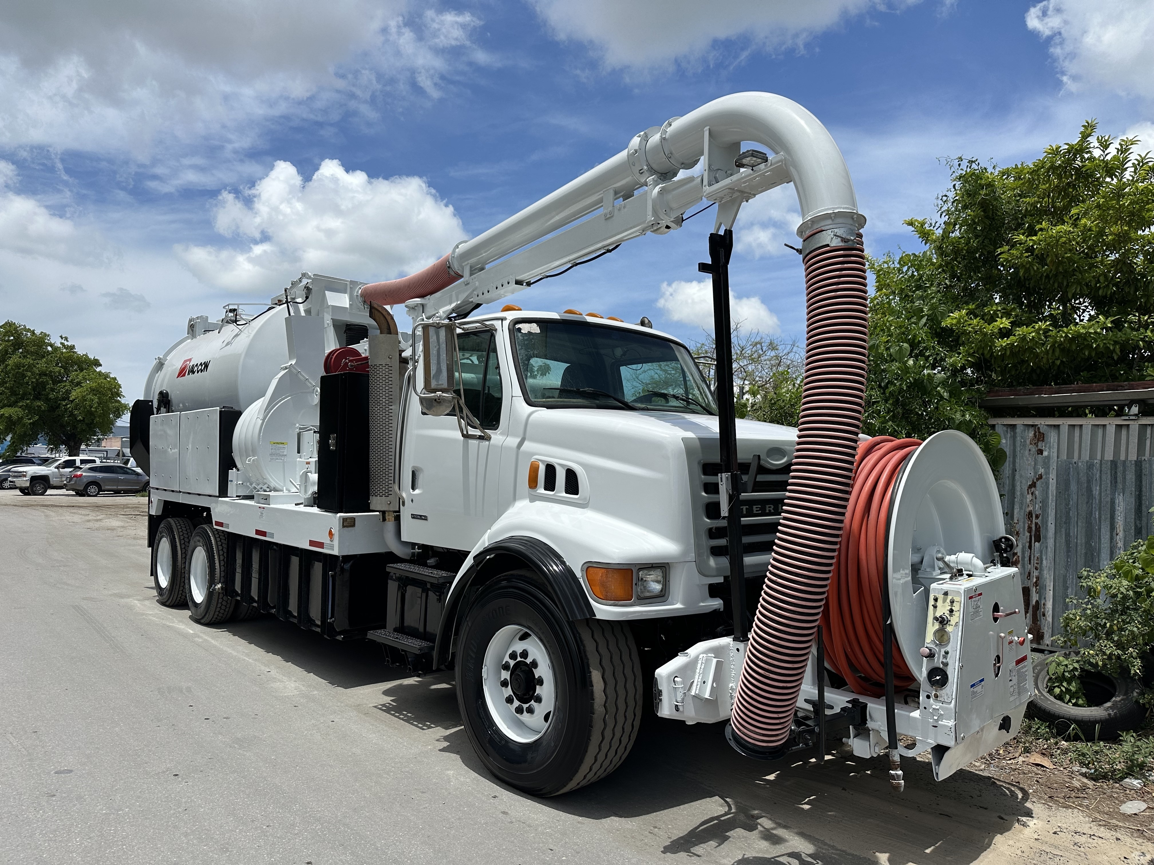 2003 STERLING L9500 in Miami, FL