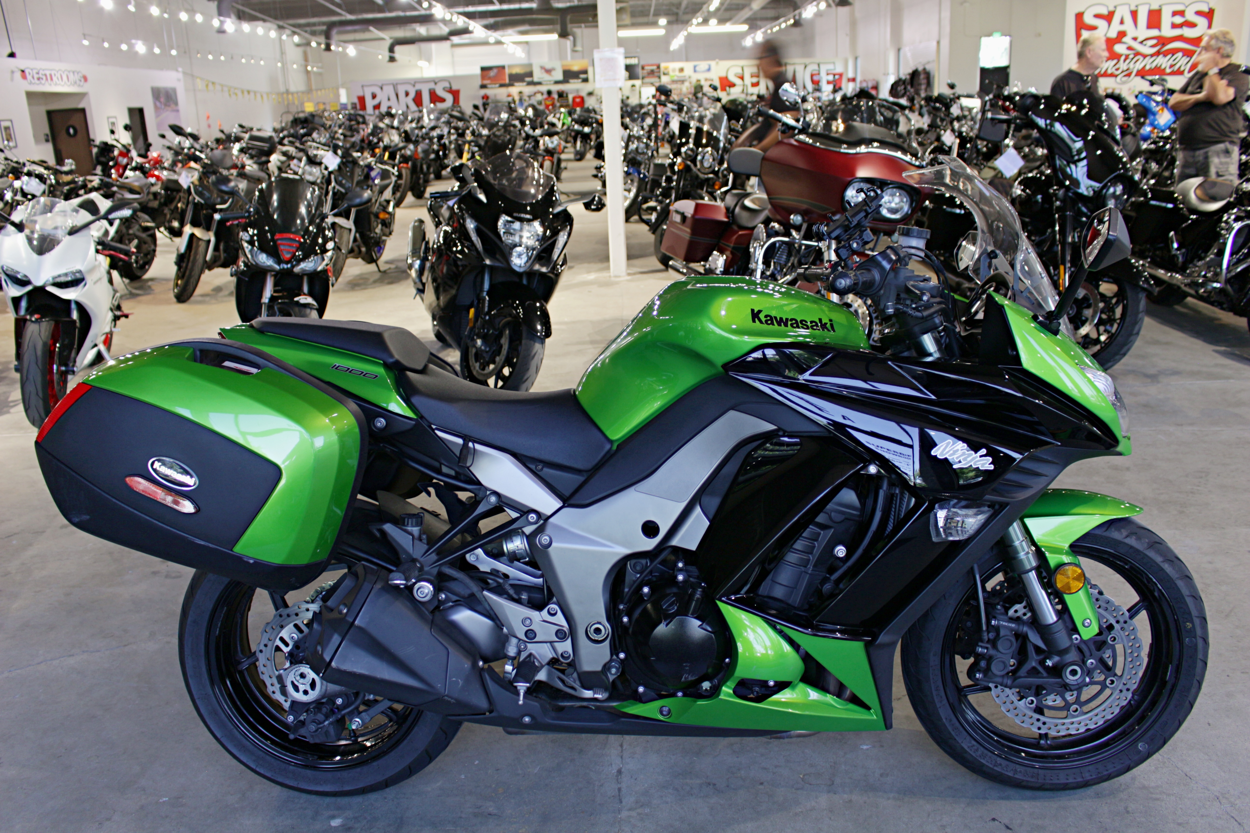 ニウエ　2014年　$1　@4-35 2024 Kawasaki ZX-14R 40th Anniversary Edition with 421 Miles