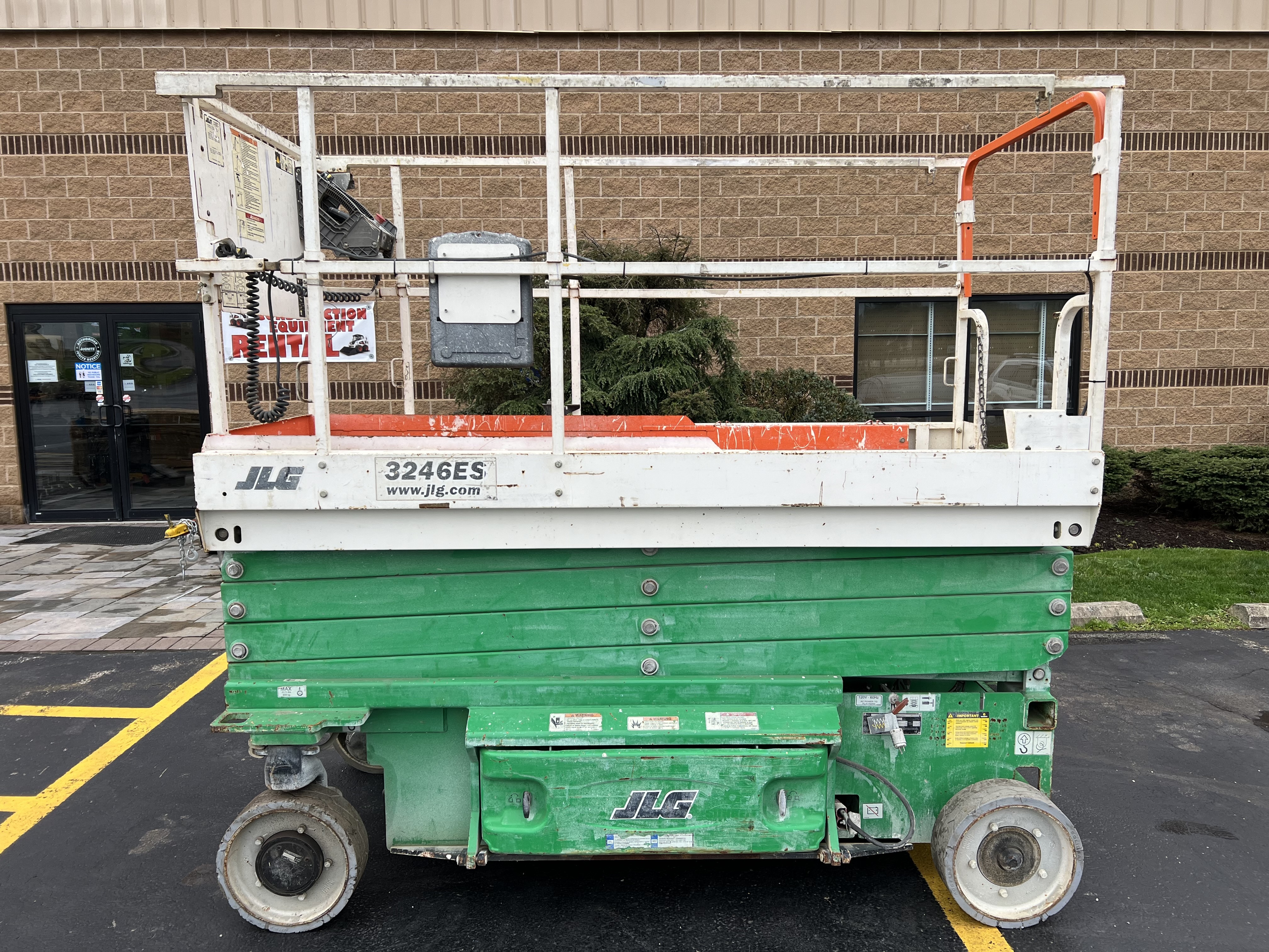 2015 JLG 3246ES SCISSOR LIFT - 491 HOURS in Scottdale, PA