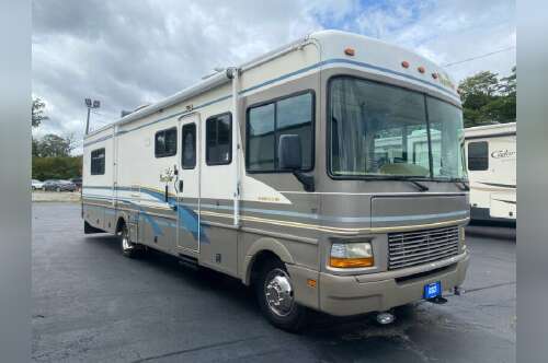 2000 Fleetwood BOUNDER 34D in crossville TN