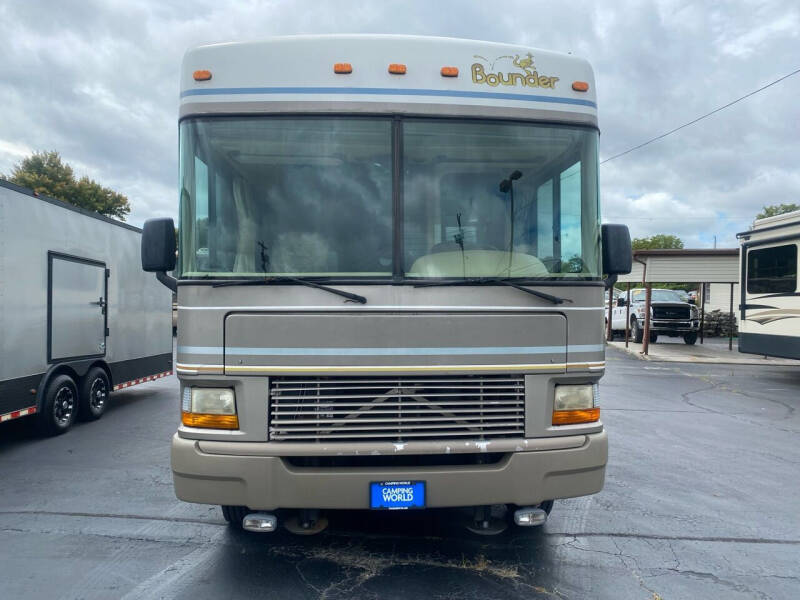 2000 Fleetwood BOUNDER 34D in crossville TN