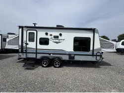 2018 FOREST RIVER SURVEYOR 192T
