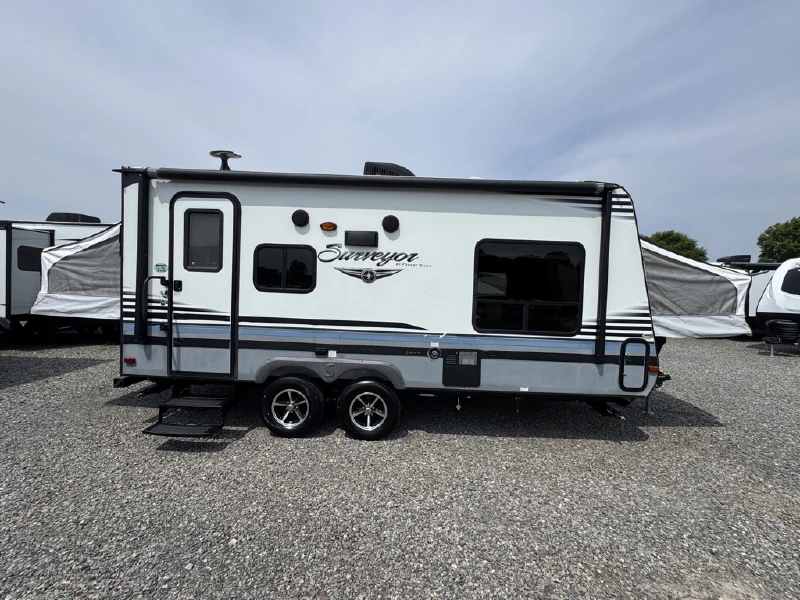 2018 FOREST RIVER SURVEYOR 192T