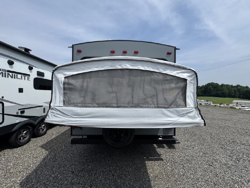 2018 FOREST RIVER SURVEYOR 192T