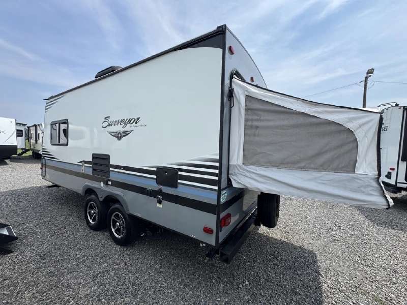 2018 FOREST RIVER SURVEYOR 192T