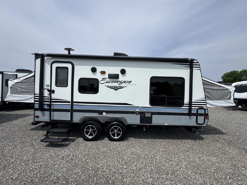 2018 FOREST RIVER SURVEYOR 192T