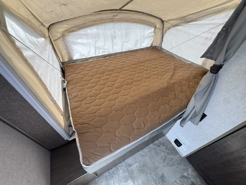 2018 FOREST RIVER SURVEYOR 192T