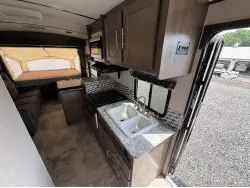 2018 FOREST RIVER SURVEYOR 192T
