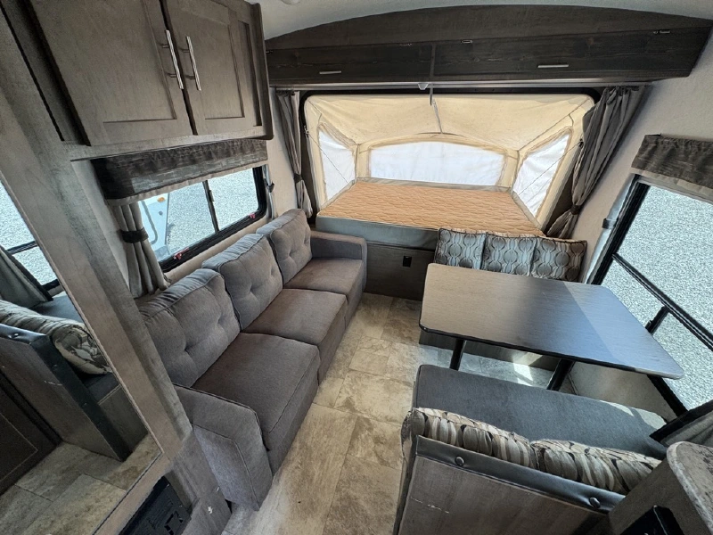 2018 FOREST RIVER SURVEYOR 192T