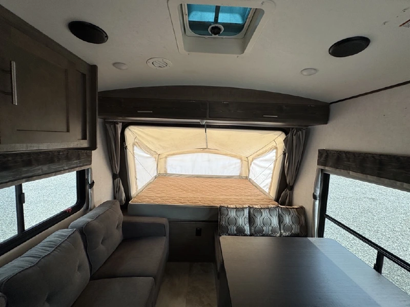 2018 FOREST RIVER SURVEYOR 192T