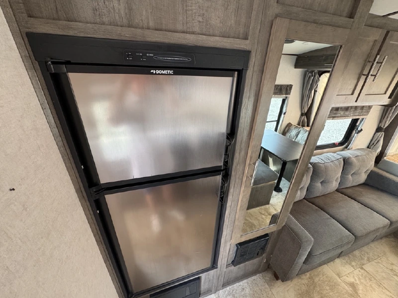 2018 FOREST RIVER SURVEYOR 192T