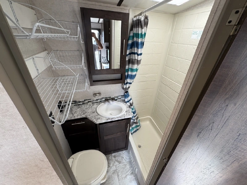 2018 FOREST RIVER SURVEYOR 192T