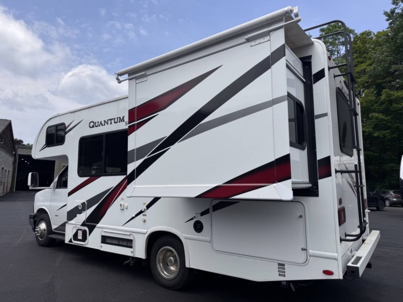 A photo of this 2024 Thor Motor Coach Quantum SE22
