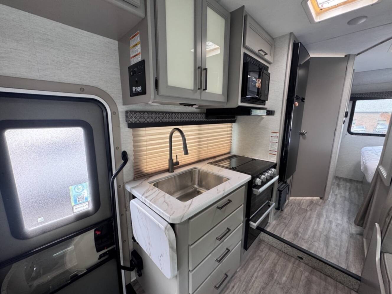 A photo of this 2024 Thor Motor Coach Quantum SE22