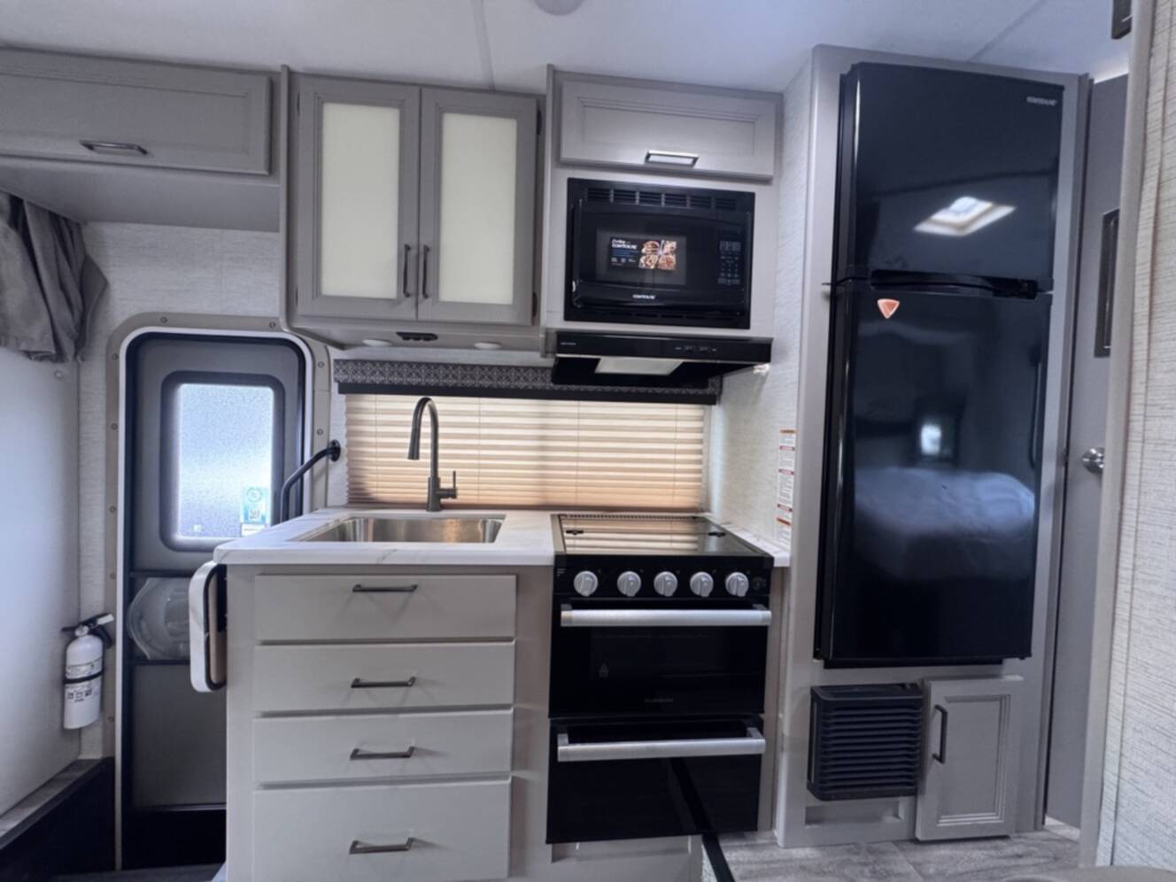 A photo of this 2024 Thor Motor Coach Quantum SE22